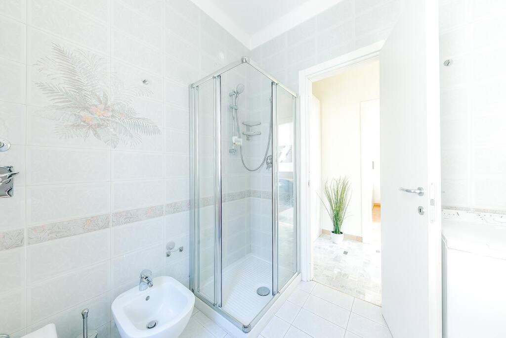 Navigli - Downtown - Duomo Spacious Two Bedroom Apartment - Close To Metro - Ac - Wi-Fi Milaan Buitenkant foto