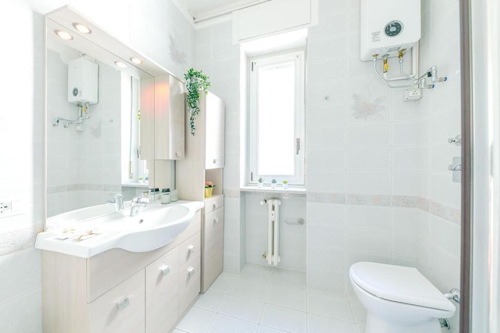 Navigli - Downtown - Duomo Spacious Two Bedroom Apartment - Close To Metro - Ac - Wi-Fi Milaan Buitenkant foto