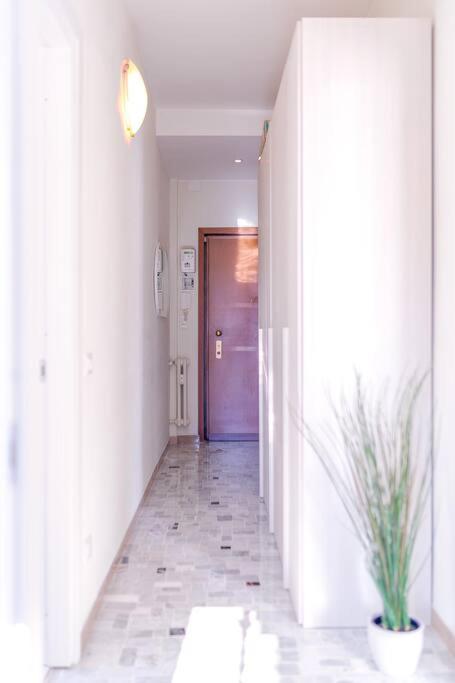 Navigli - Downtown - Duomo Spacious Two Bedroom Apartment - Close To Metro - Ac - Wi-Fi Milaan Buitenkant foto