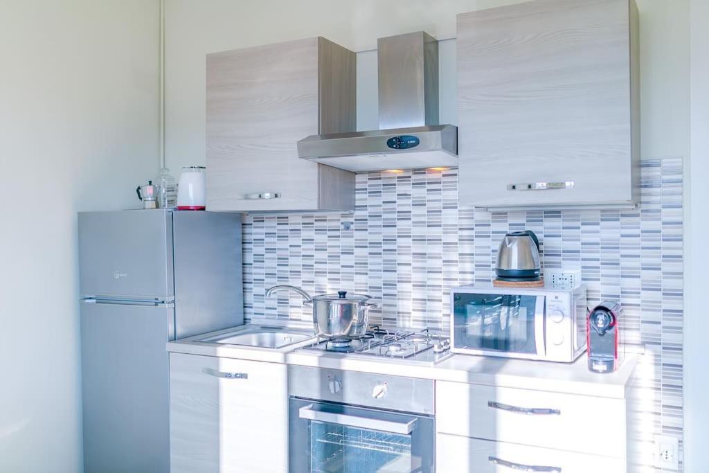 Navigli - Downtown - Duomo Spacious Two Bedroom Apartment - Close To Metro - Ac - Wi-Fi Milaan Buitenkant foto